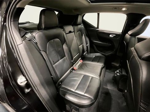 Certified 2024 Volvo XC40 B5 Core image 28