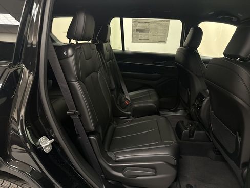 New 2025 Jeep Grand Cherokee L Limited image 34