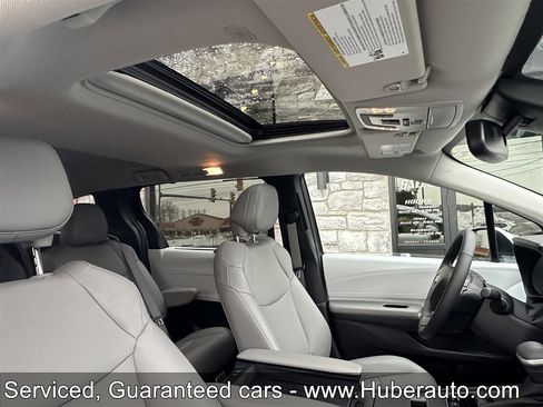Used 2025 Toyota Sienna XLE w/ XLE Plus Package AWD/4WD image 11