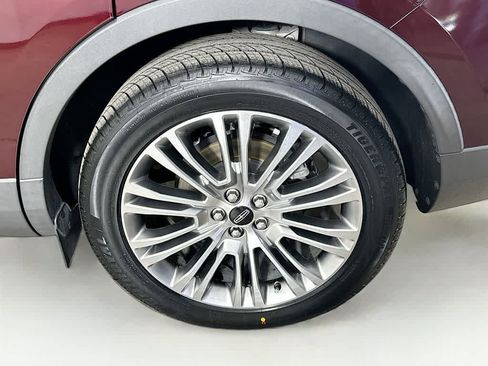 Used 2017 Lincoln MKX Reserve w/ Driver Assistance Package FWD image 8
