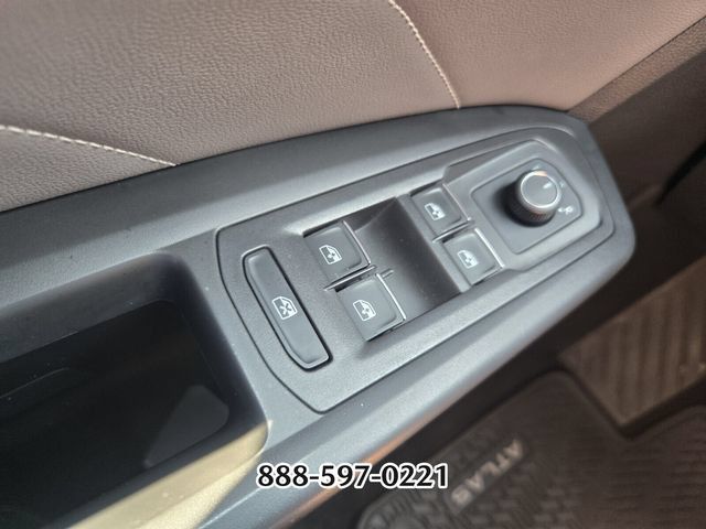 Used 2022 Volkswagen Atlas Cross Sport SE w/ Panoramic Sunroof Package FWD image 33