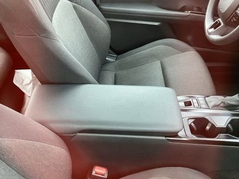 Certified 2025 Toyota Camry SE FWD image 5
