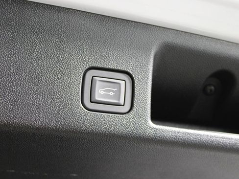 Used 2025 Chevrolet Equinox EV LT w/ Convenience Package image 26