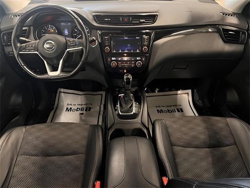 Used 2022 Nissan Rogue Sport SV w/ Technology Package image 16
