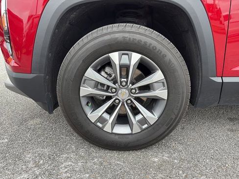 Used 2025 Chevrolet Equinox LT w/ Convenience Package II FWD image 9