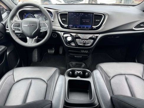 Used 2025 Chrysler Pacifica Select FWD image 20