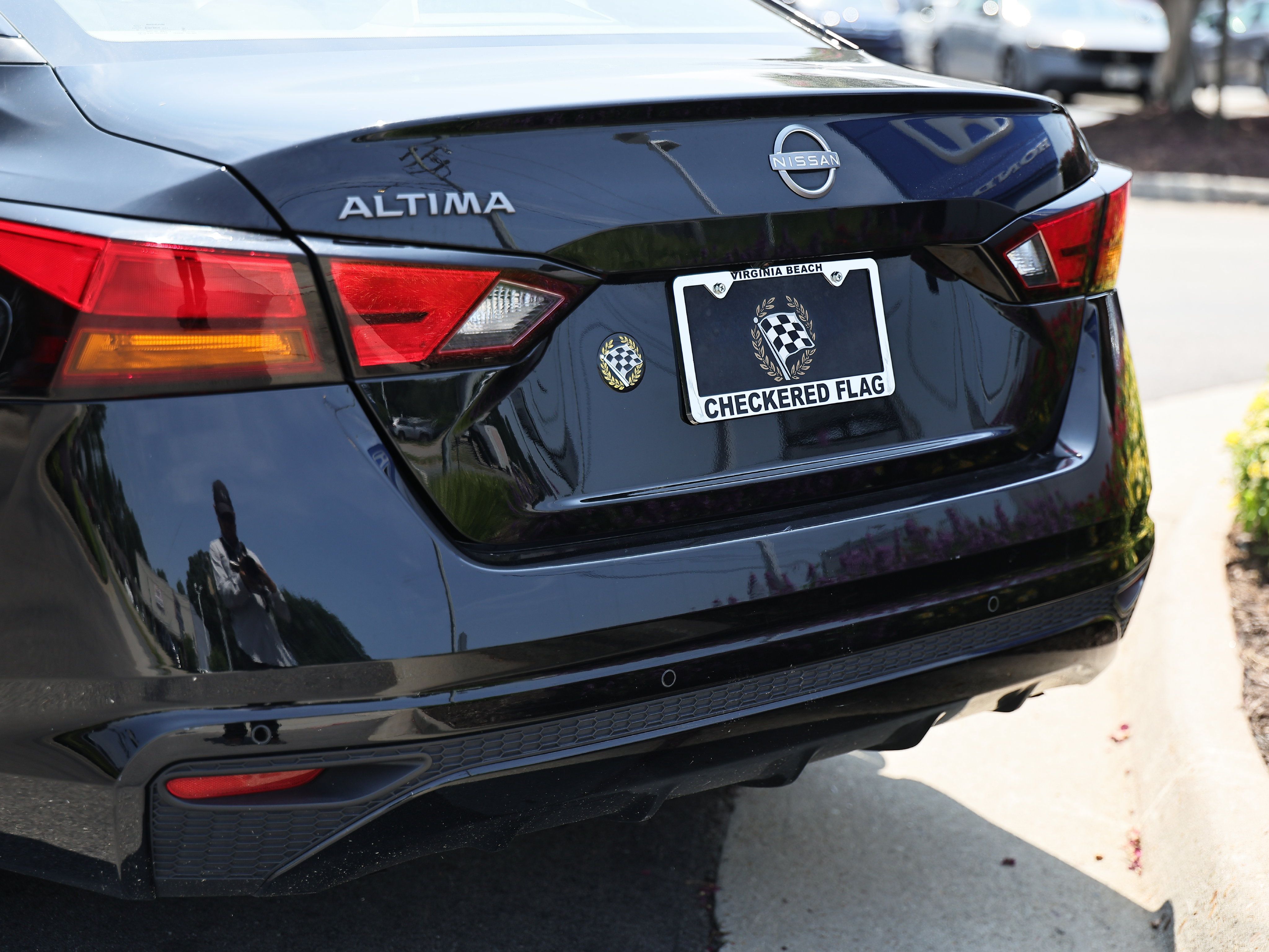 Used 2025 Nissan Altima 2.5 SV FWD image 9