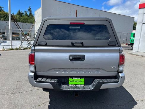 Used 2021 Toyota Tacoma TRD Off-Road w/ TRD Premium Off Road Package AWD/4WD image 5