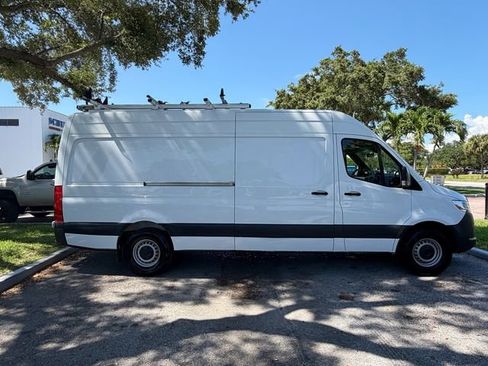 Used 2022 Mercedes-Benz Sprinter 2500 image 8