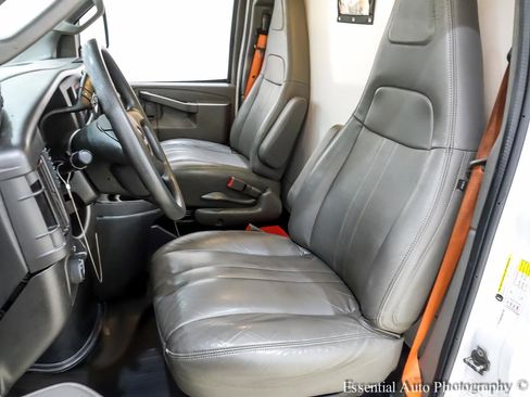 Used 2022 GMC Savana 3500 w/ Power Convenience Package RWD image 8