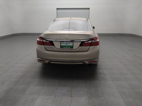 Used 2017 Honda Accord EX image 7