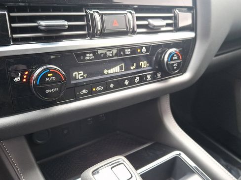 Certified 2025 Nissan Pathfinder SL w/ Black Appearance Package AWD/4WD image 15