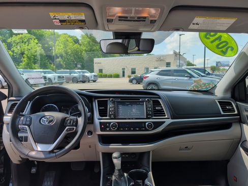 Used 2019 Toyota Highlander Limited AWD/4WD image 11
