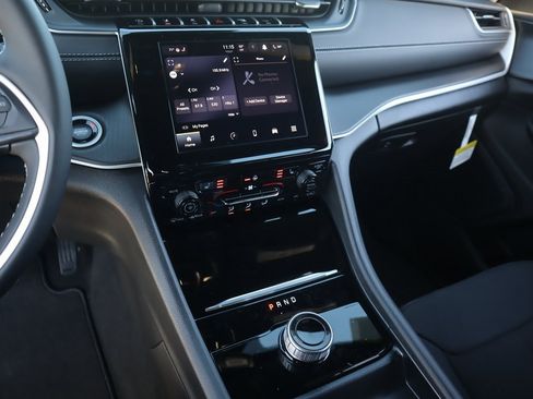 New 2025 Jeep Grand Cherokee L Laredo w/ Luxury Tech Group I image 5