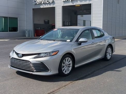 Used 2022 Toyota Camry LE FWD image 7