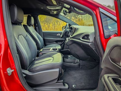 New 2026 Chrysler Pacifica Select image 39