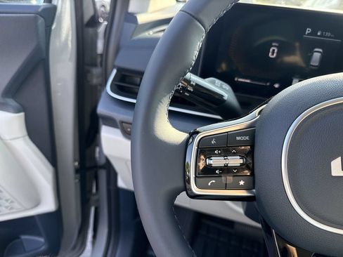 New 2026 Kia Carnival EX FWD image 18