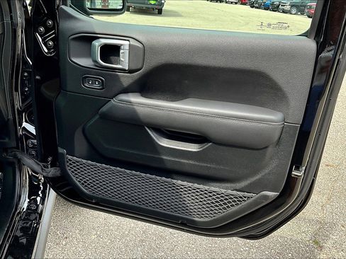 Certified 2020 Jeep Wrangler Unlimited Rubicon image 32