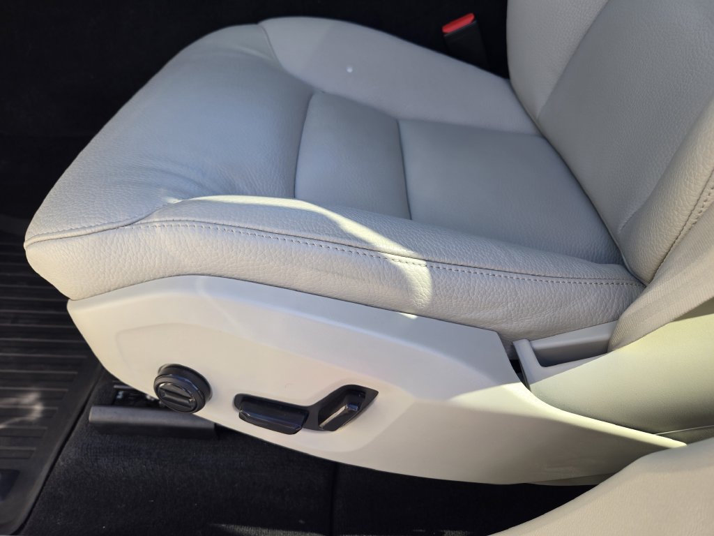 Certified 2025 Volvo XC60 B5 Core w/ Protection Package Premier AWD/4WD image 18