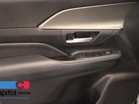 Certified 2024 Toyota Grand Highlander AWD image 10