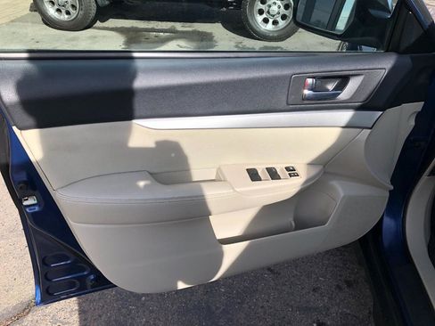 Used 2010 Subaru Outback 2.5i Premium image 10