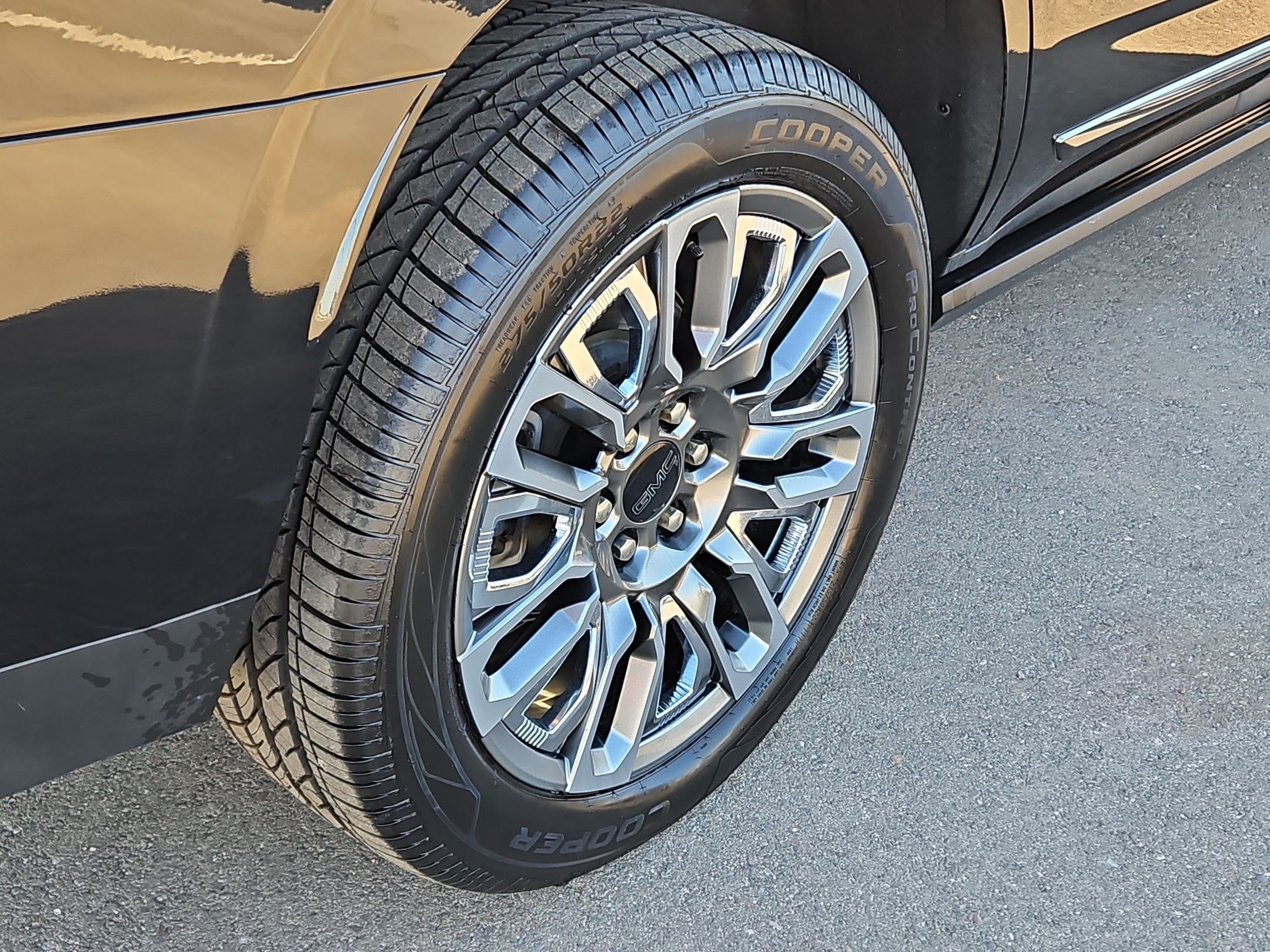 Certified 2023 GMC Yukon Denali Ultimate AWD/4WD image 13