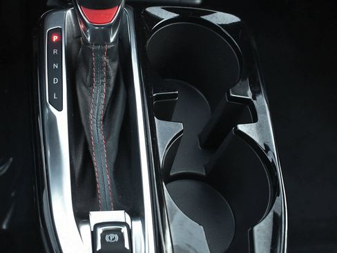 Used 2025 Chevrolet Trax RS w/ Sunroof Package image 23