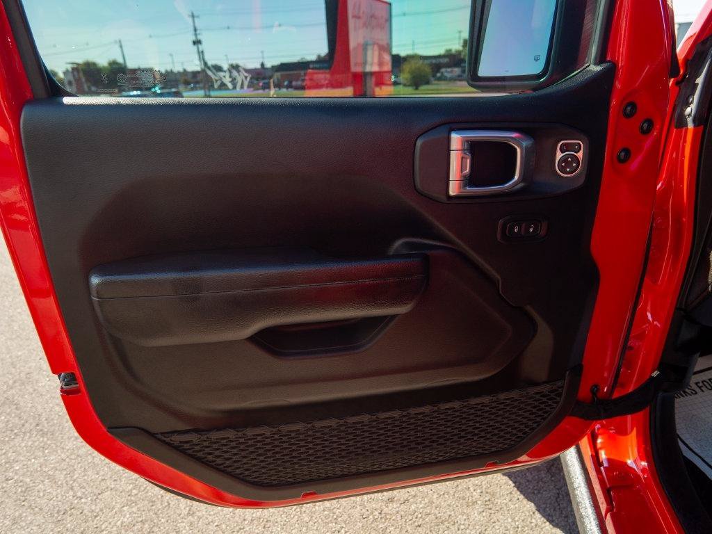 Used 2023 Jeep Gladiator Sport AWD/4WD image 16