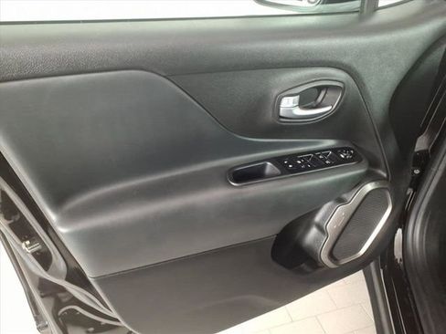 Used 2022 Jeep Renegade Limited image 9