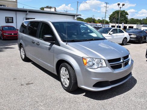 Used 2019 Dodge Grand Caravan SE image 8