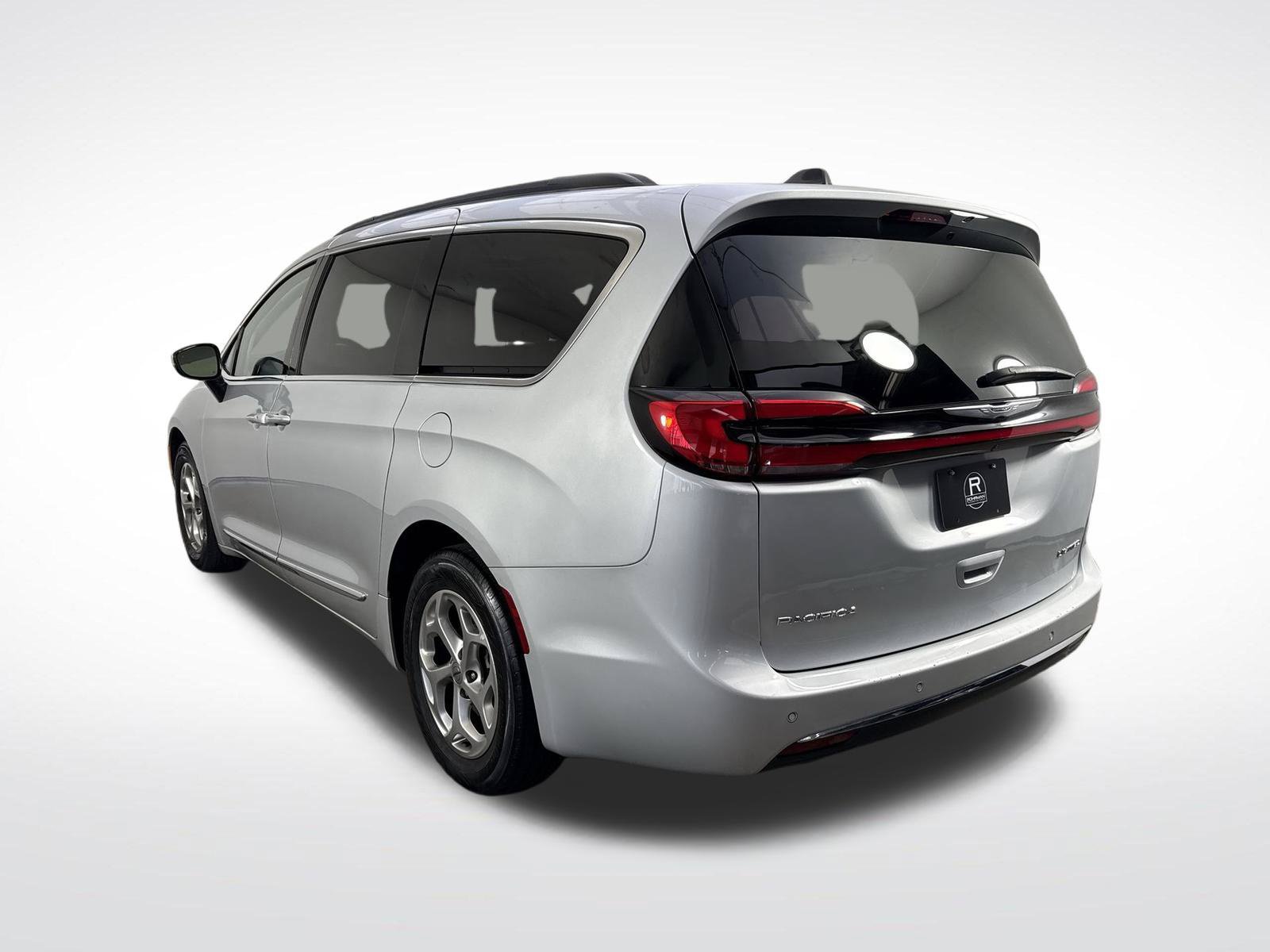 Used 2023 Chrysler Pacifica Limited FWD image 32