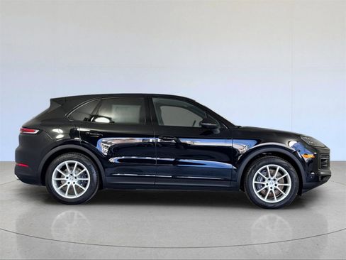 Used 2025 Porsche Cayenne image 9
