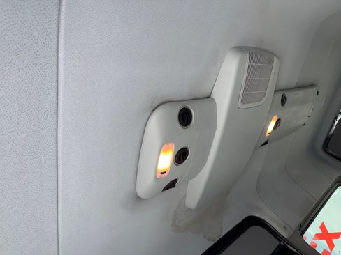 Used 2018 Mercedes-Benz Sprinter 2500 image 33