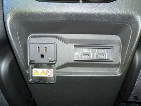 New 2025 Jeep Grand Cherokee Altitude image 14