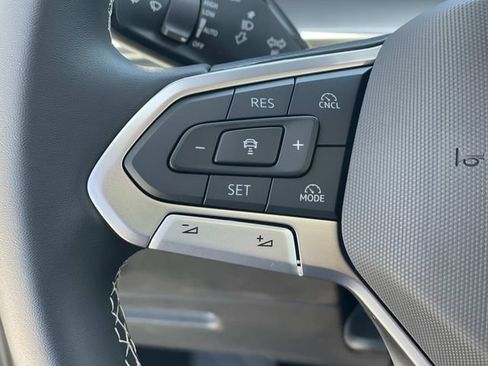 New 2026 Volkswagen Tiguan SE FWD image 8