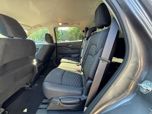 Used 2022 Nissan Pathfinder SV AWD/4WD image 10