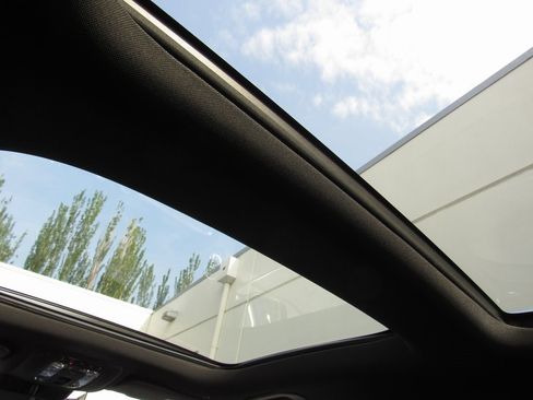 New 2025 Mercedes-Benz GLB 250 4MATIC image 30