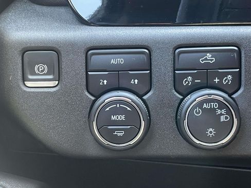 Used 2023 Chevrolet Silverado 1500 LT AWD/4WD image 18