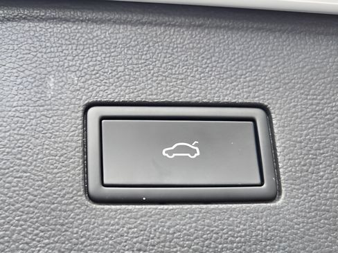 Certified 2024 Volkswagen Atlas SE FWD image 27