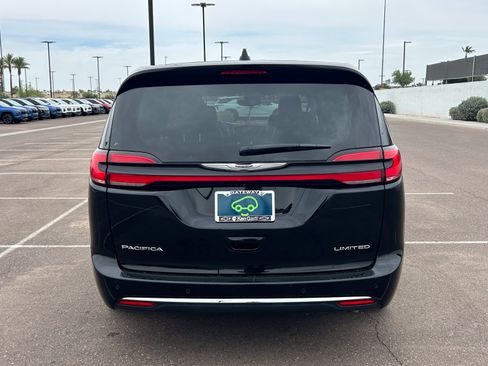 Used 2024 Chrysler Pacifica Limited FWD image 4