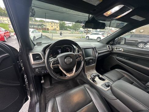 Used 2015 Jeep Grand Cherokee Overland w/ Advanced Technology Group AWD/4WD image 22