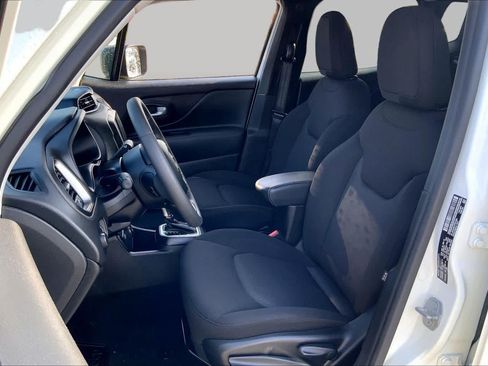 Used 2023 Jeep Renegade Latitude AWD/4WD image 8