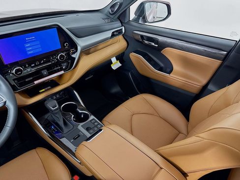 New 2026 Toyota Highlander Platinum AWD/4WD image 26