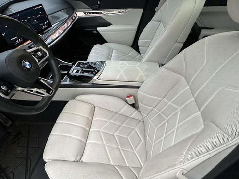 Certified 2023 BMW 760i xDrive AWD/4WD image 26