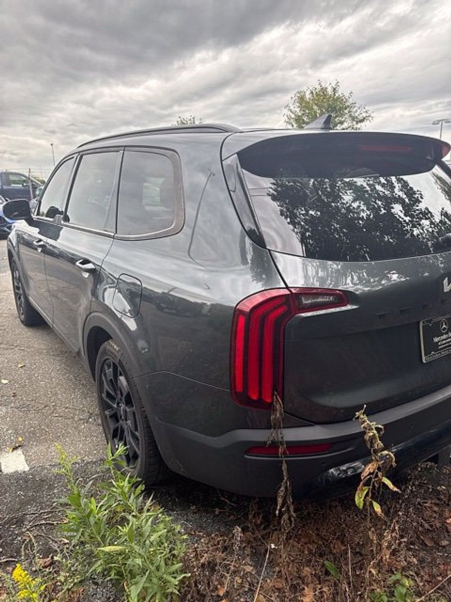 Used 2022 Kia Telluride SX w/ SX Prestige Package AWD/4WD image 3