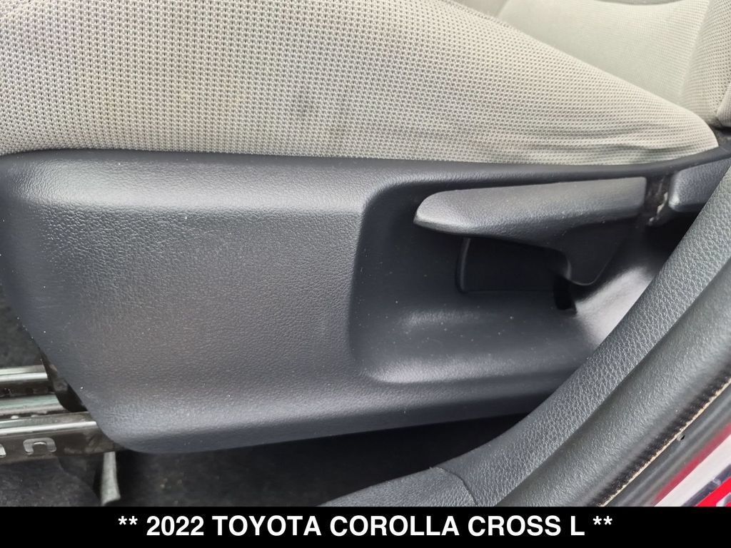 Used 2022 Toyota Corolla Cross L FWD image 19