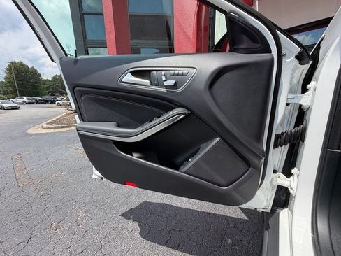 Used 2019 Mercedes-Benz GLA 250 4MATIC image 12