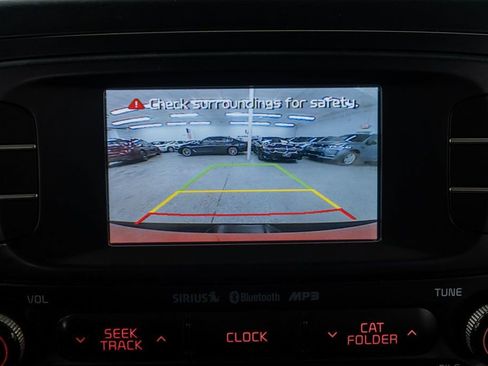 Used 2016 Kia Soul + image 18