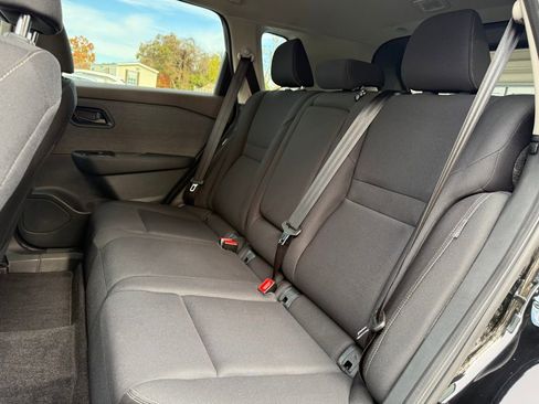 Used 2023 Nissan Rogue S image 17