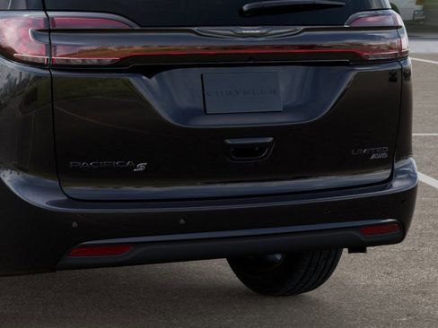 New 2026 Chrysler Pacifica Limited w/ S Appearance Package image 13